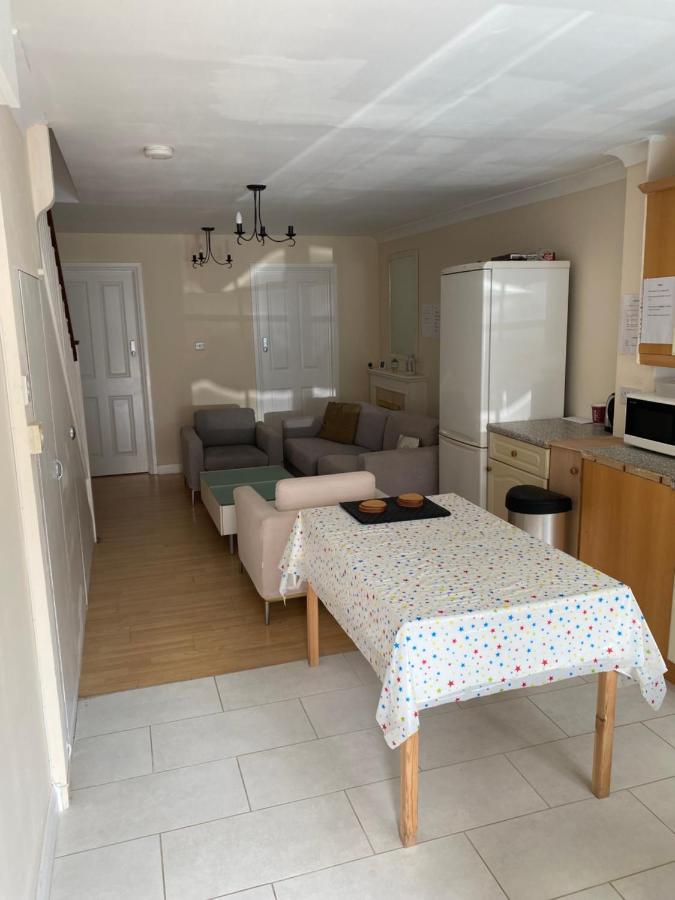 Single Room Only For One Adult 绍斯霍 外观 照片